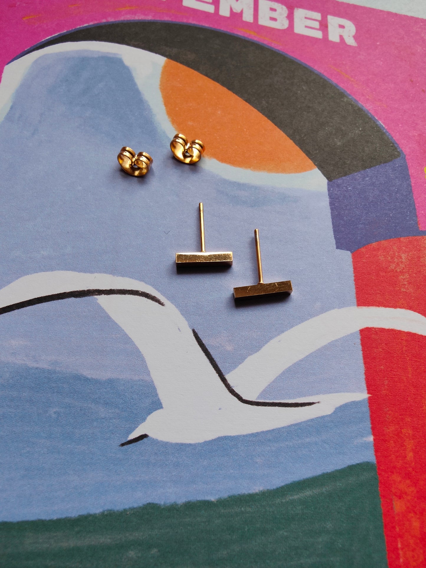 GOLDEN BAR STUDS