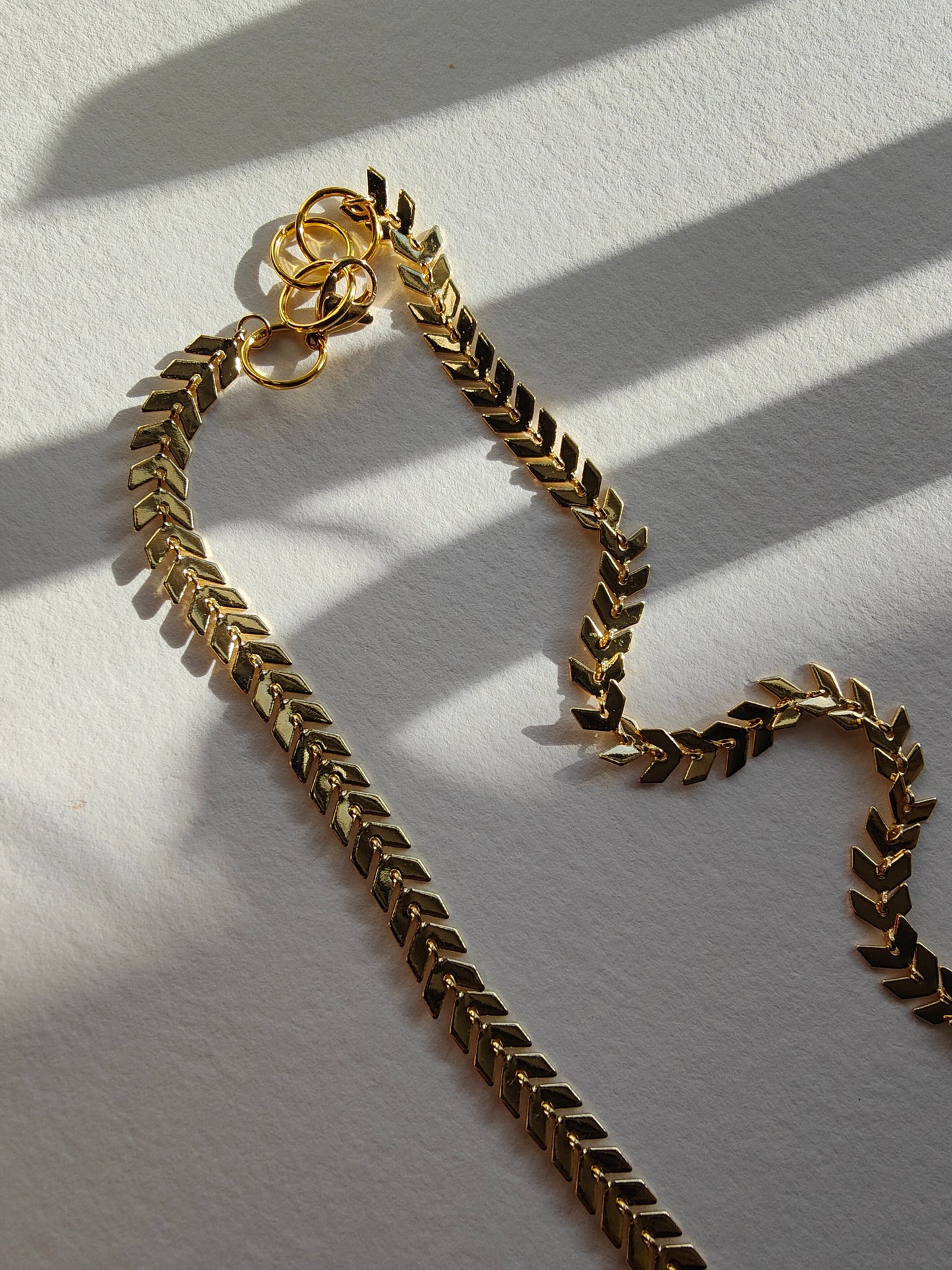 GOLDEN LEAVES NECKLACE
