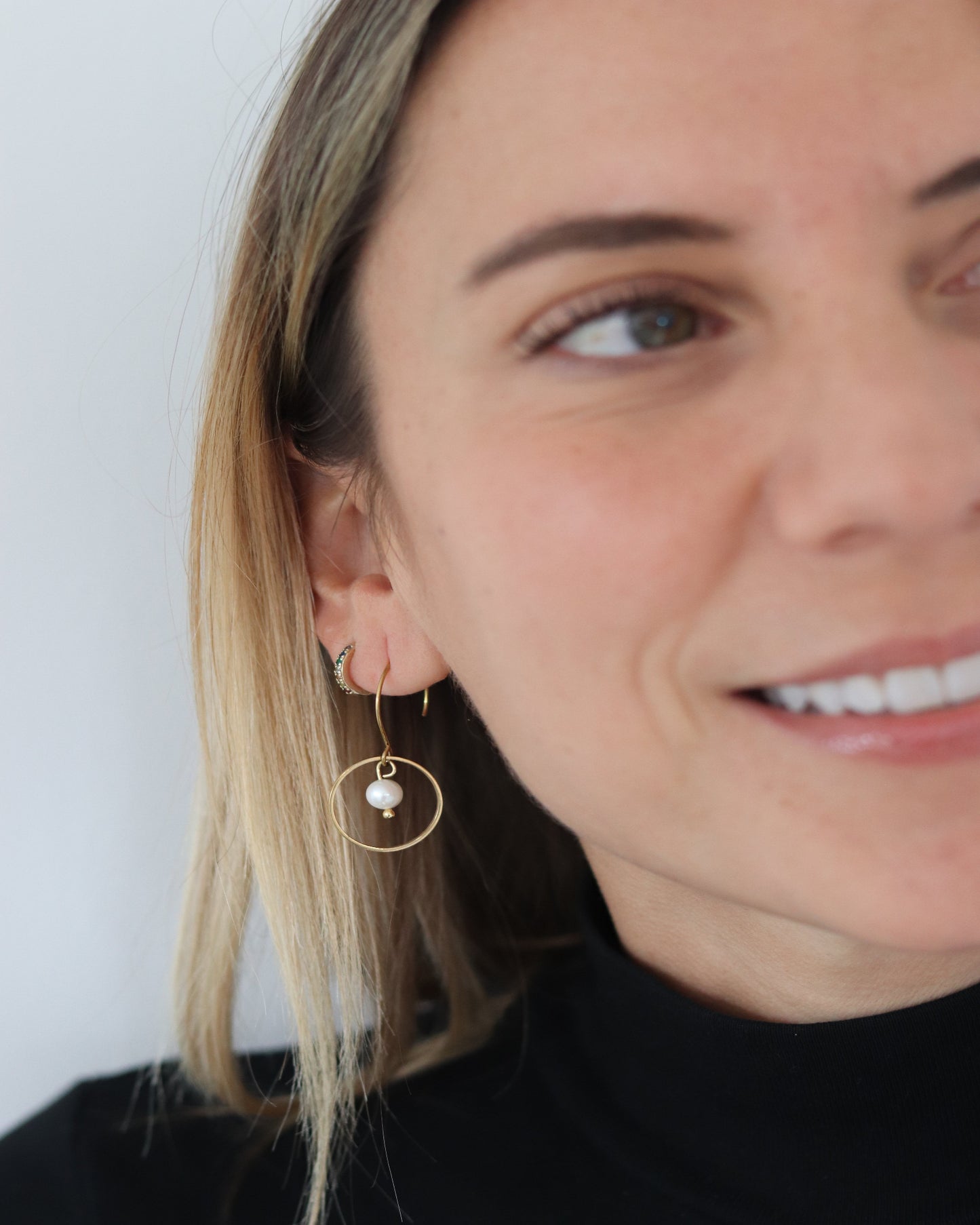 ONE PEARL EARRINGS