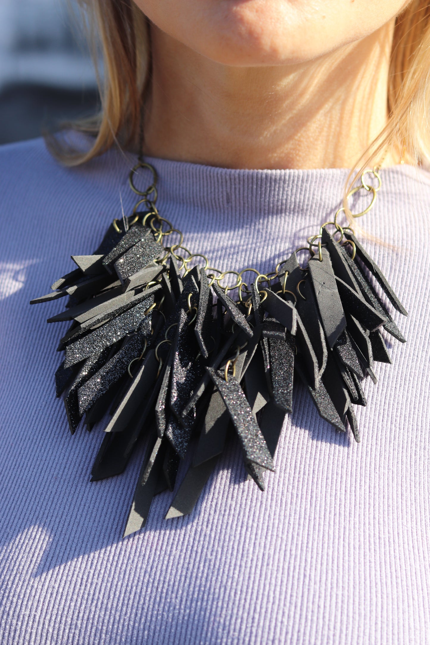 SPARKLY BLACK EXTREMELY LIGHT WEIGHT NECKLACE