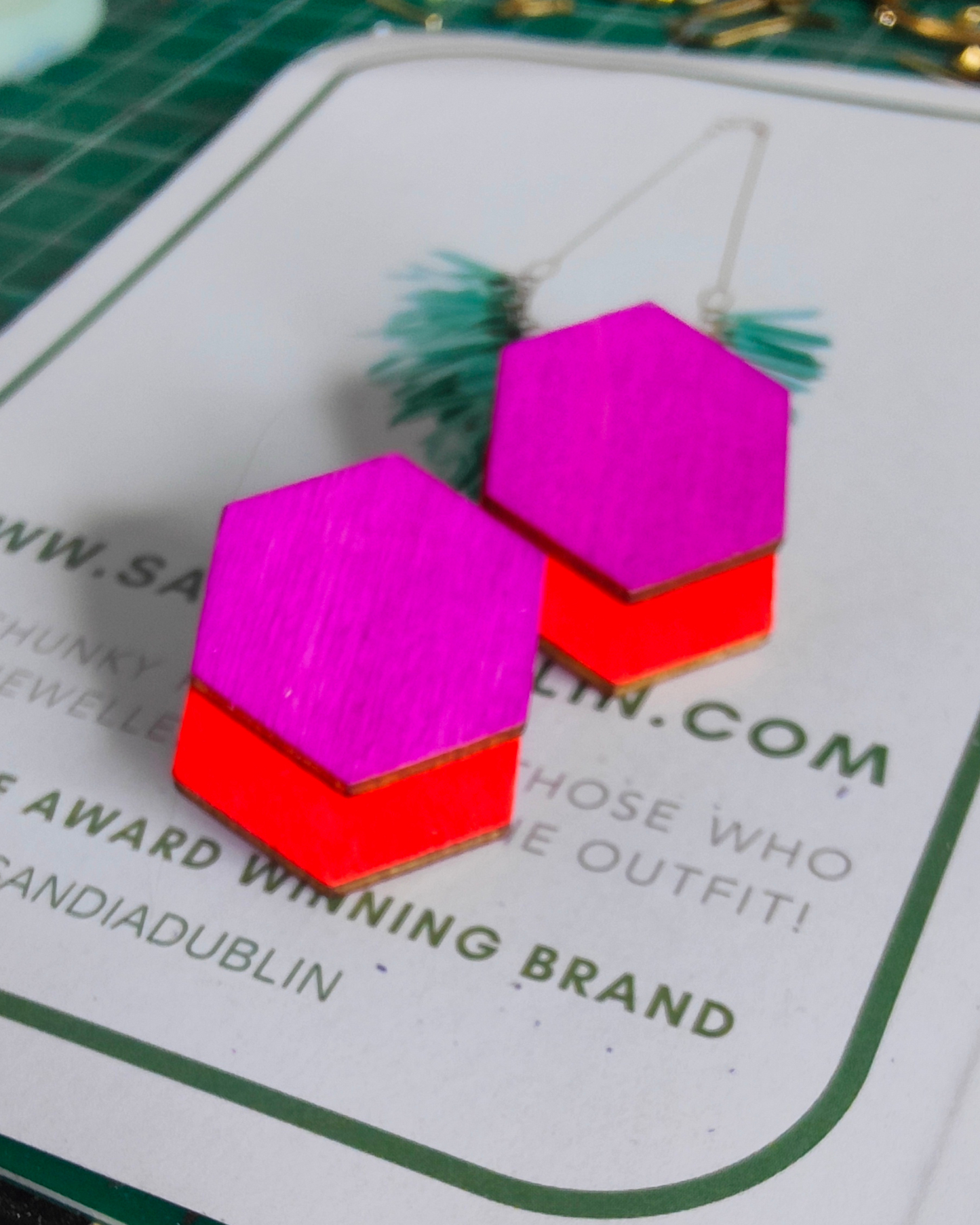 LILI MAGENTA STUDS
