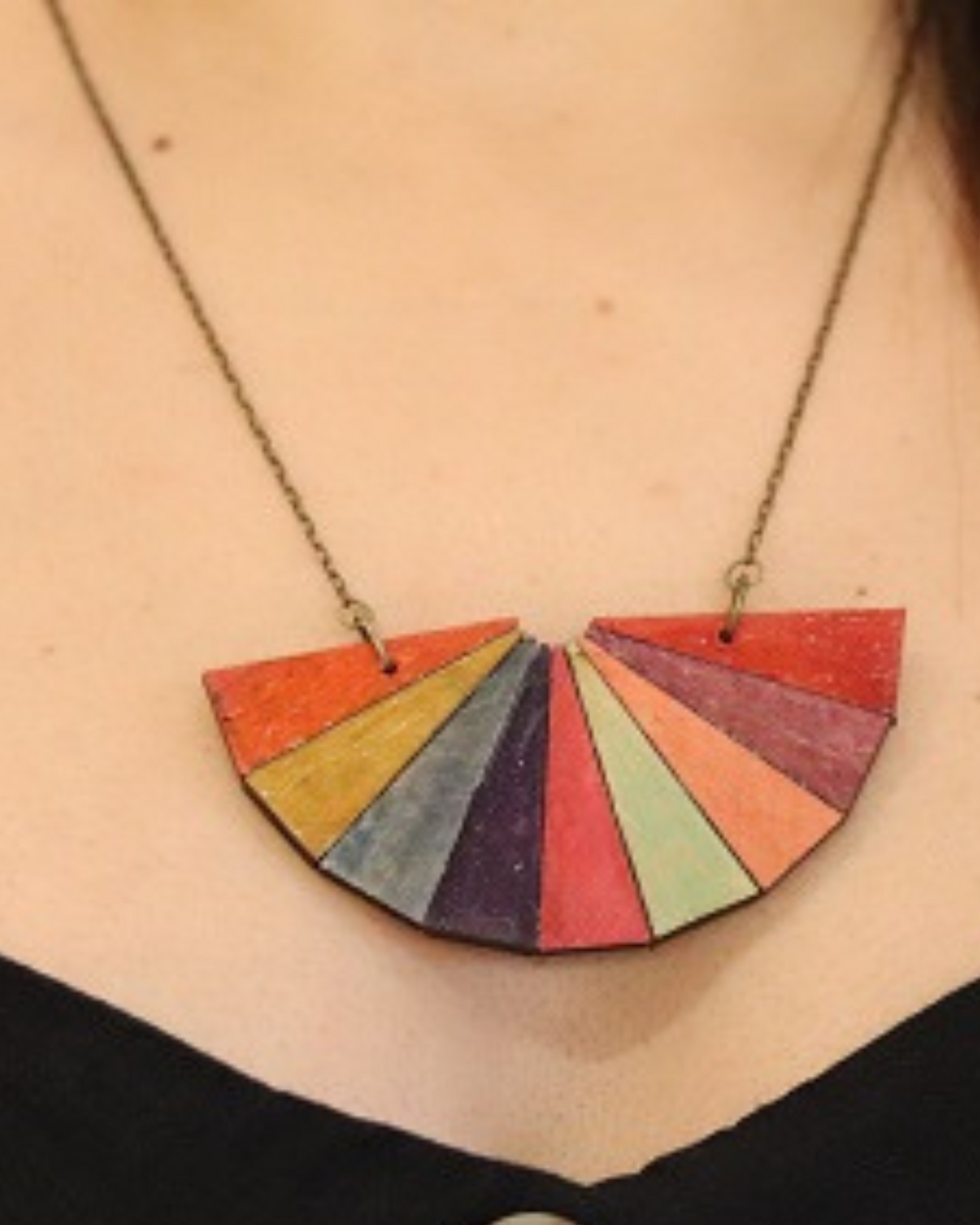 WOODEN MULTICOLOUR NECKLACE