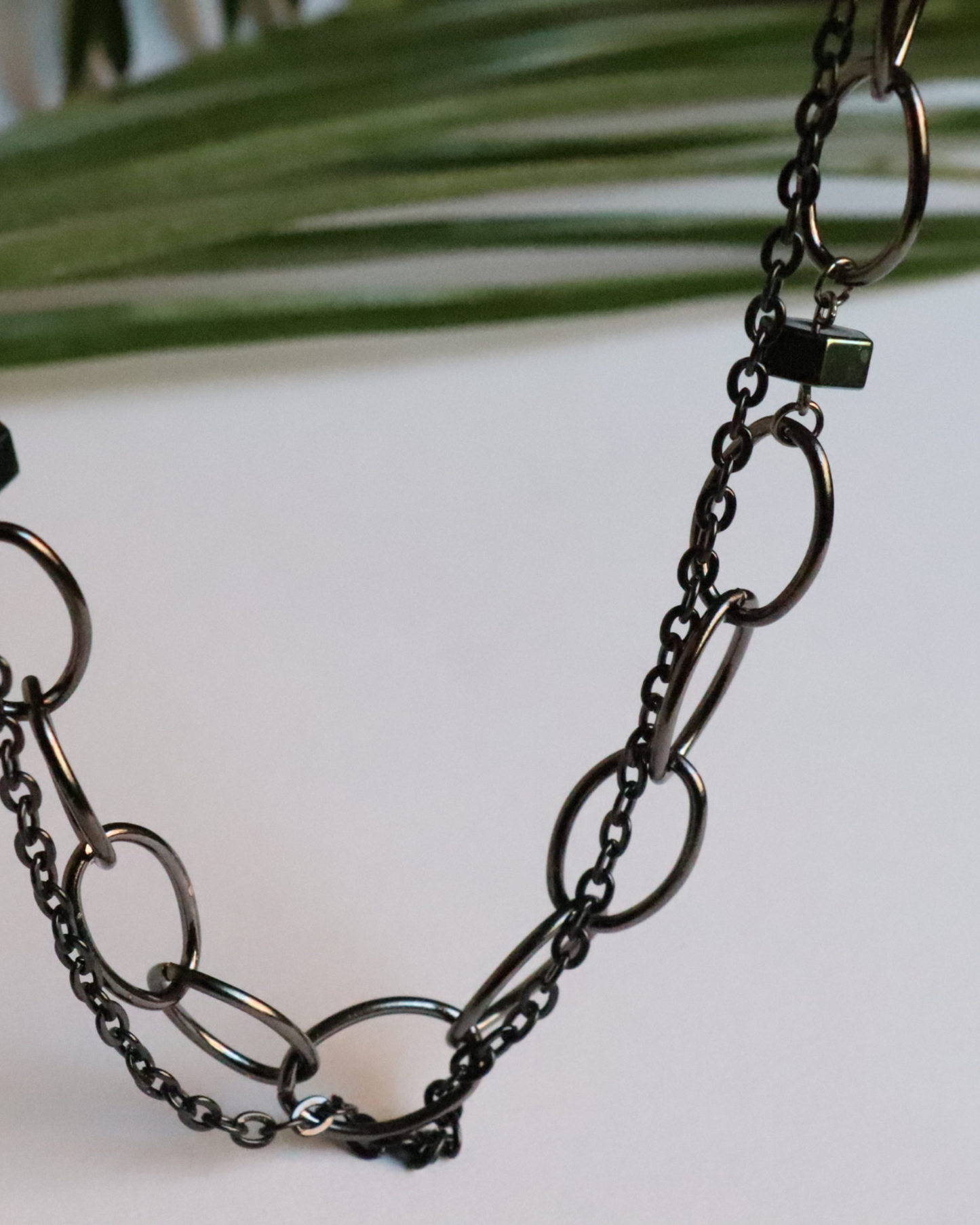 THIS ROCK AND ROLL NECKLACE