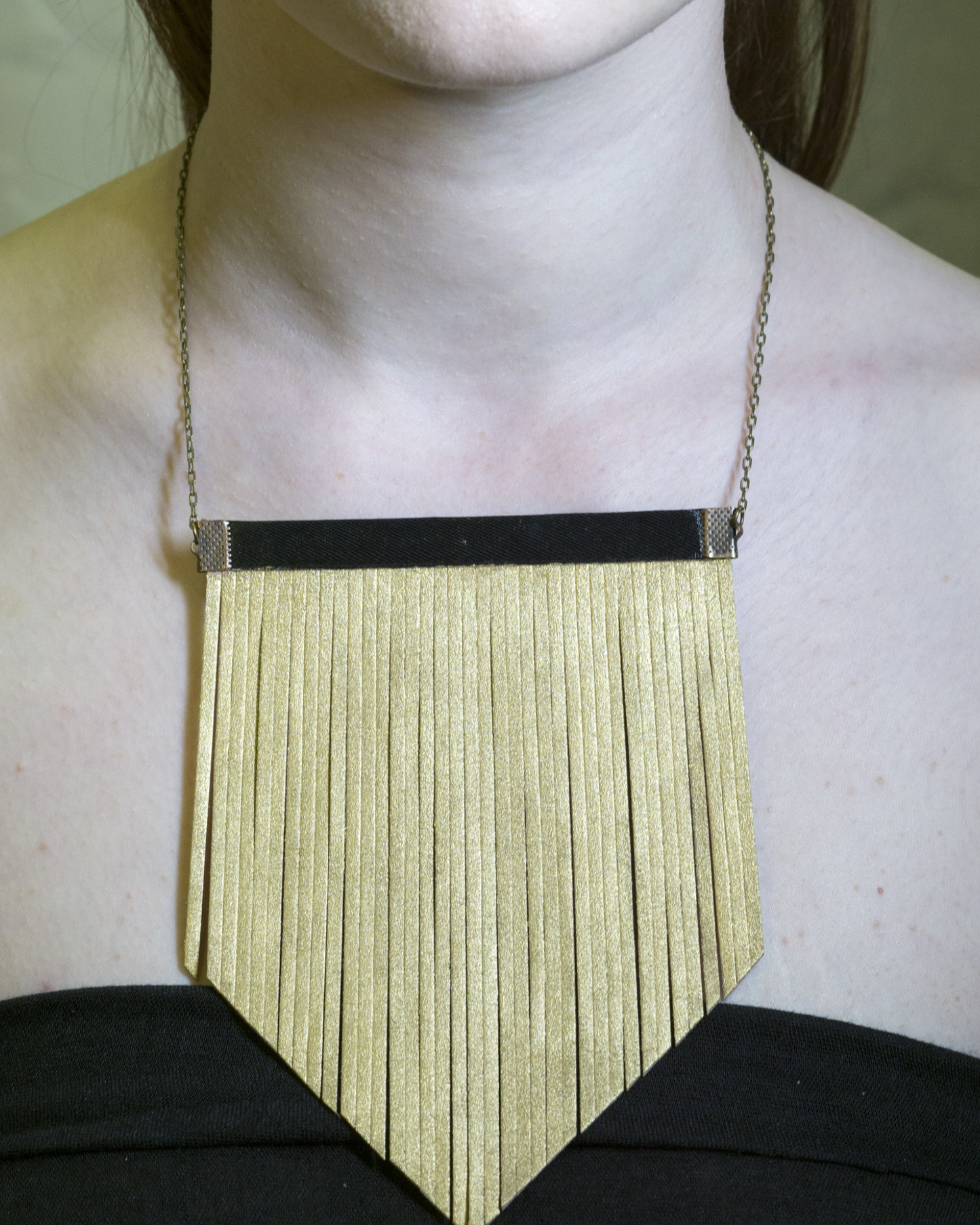 GOLDEN TASSEL NECKLACE