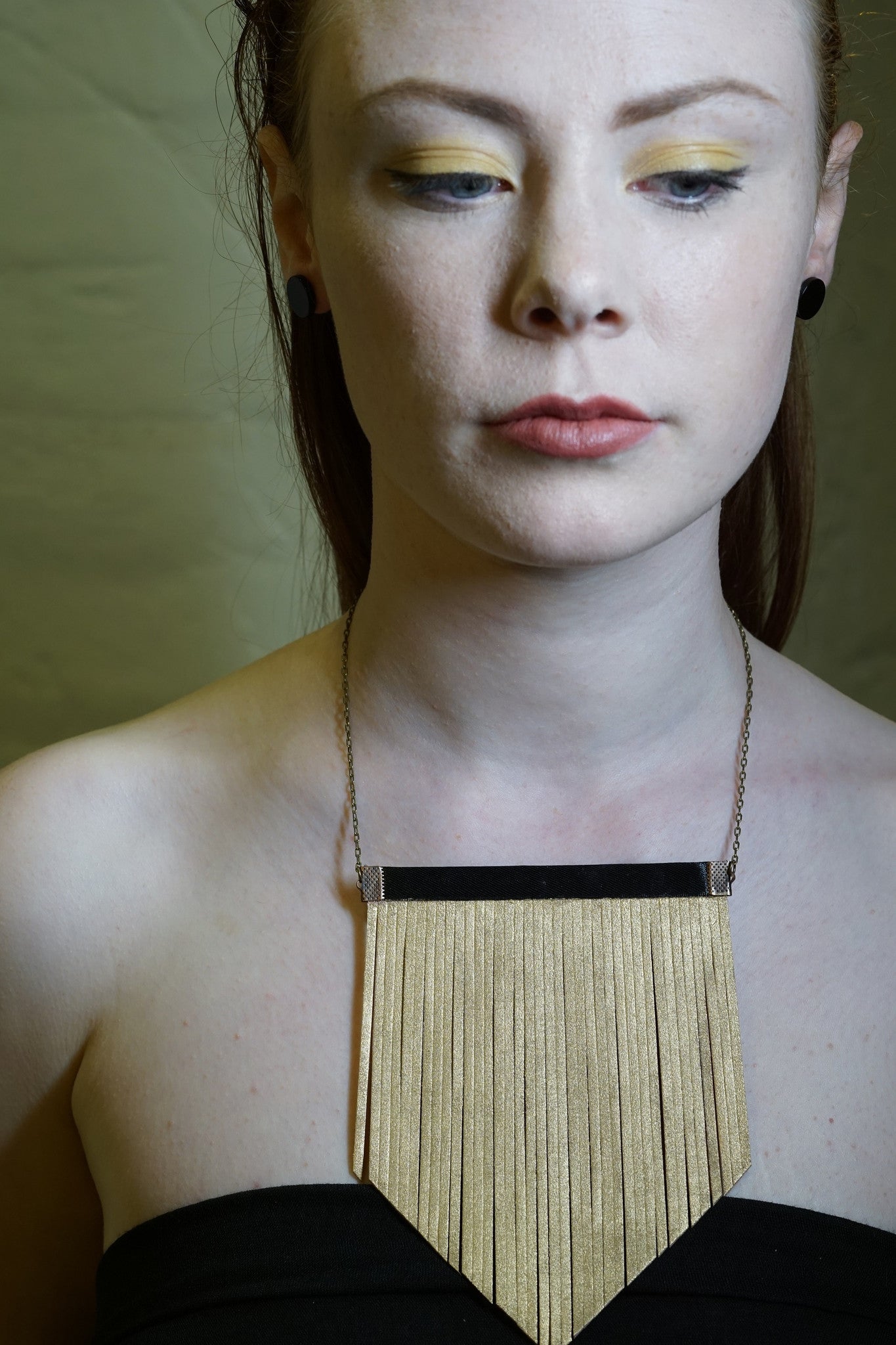 GOLDEN TASSEL NECKLACE