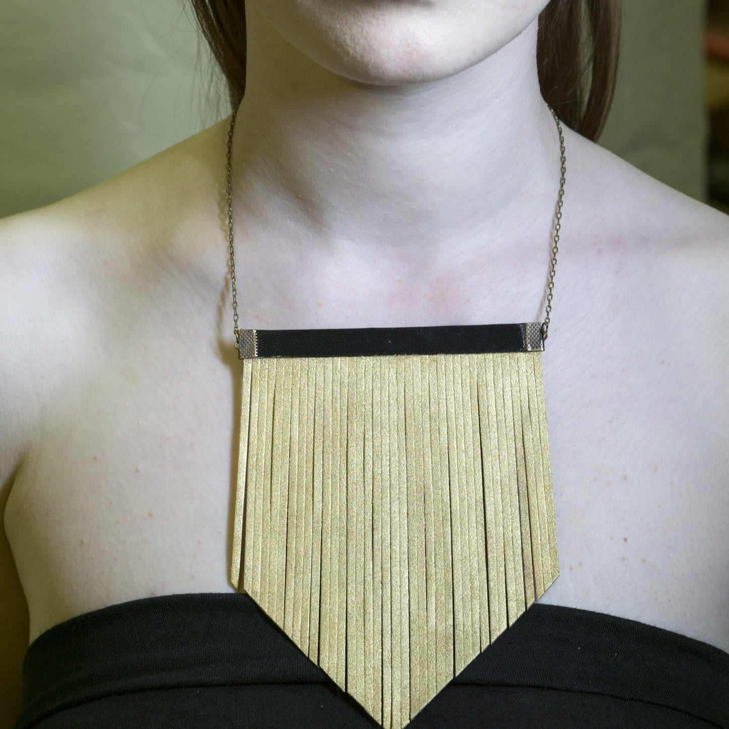 GOLDEN TASSEL NECKLACE