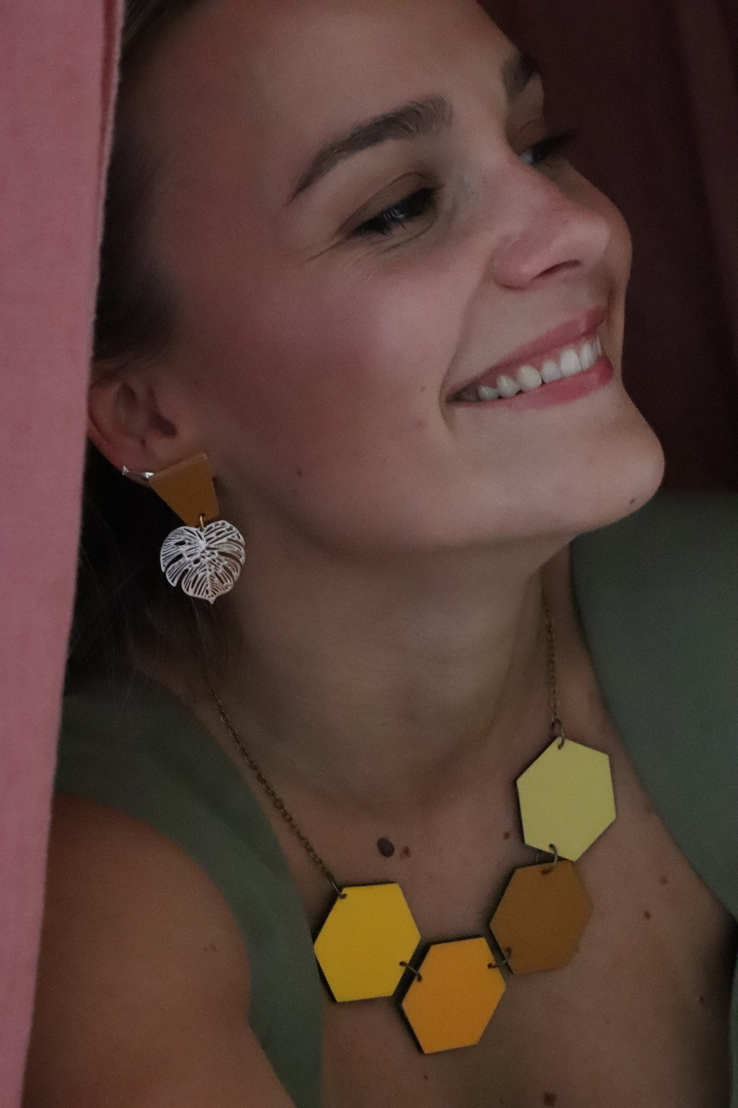 SHADES OF YELLOW REVERSIBLE NECKLACE