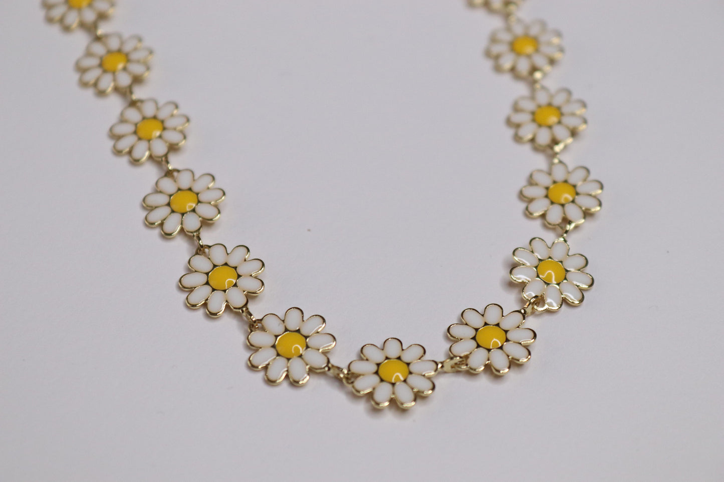 ONLY DAISIES WHITE NECKLACE