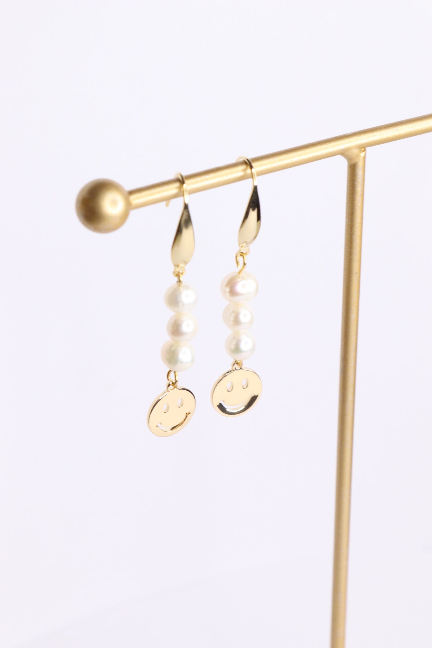 HAPPY PEARL FACE EARRINGS