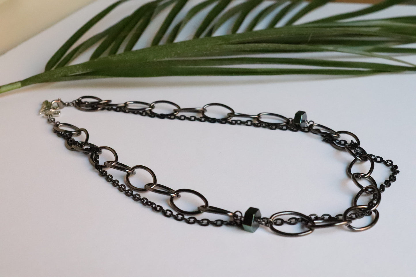 THIS ROCK AND ROLL NECKLACE