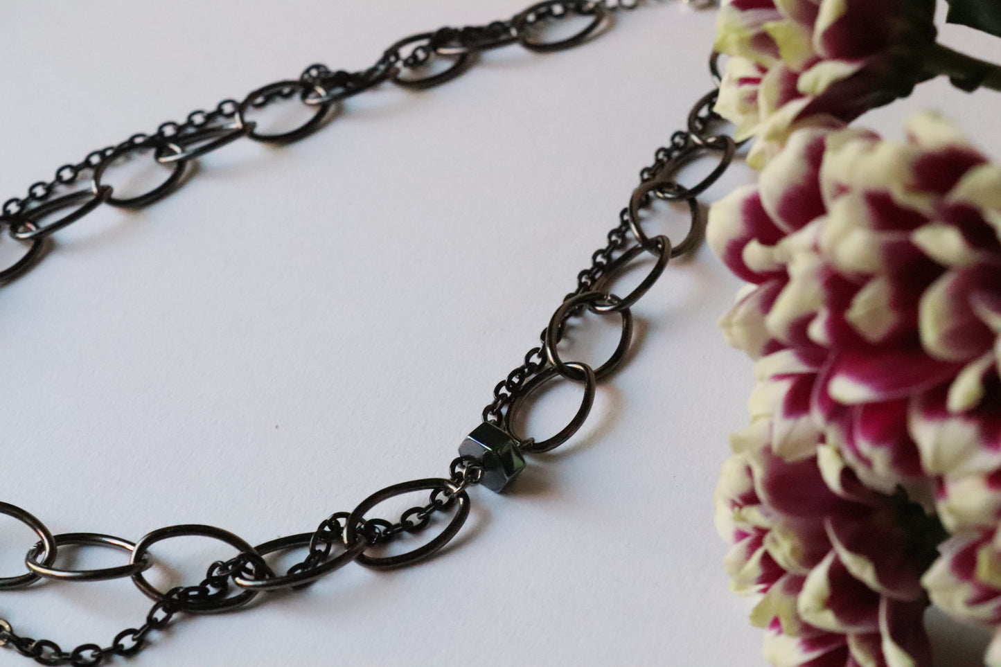 THIS ROCK AND ROLL NECKLACE