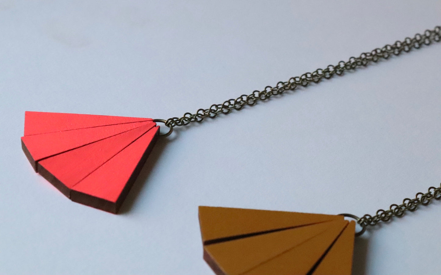 LONG AND MUSTARD NECKLACE