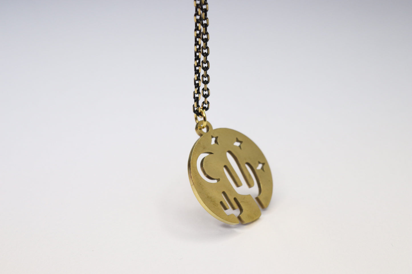 DESERT PENDANT NECKLACE