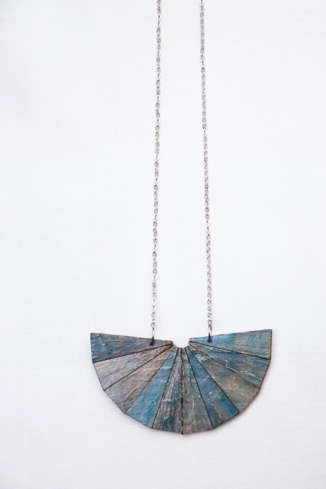 BLUE JEAN WOODEN NECKLACE
