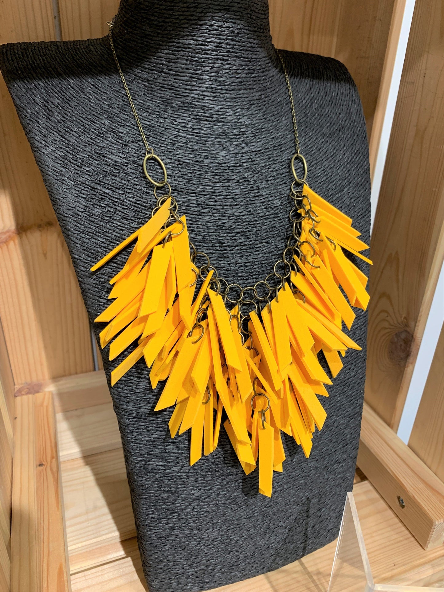 DARK YELLOW EXTREMELY LIGHT WEIGHT NECKLACE