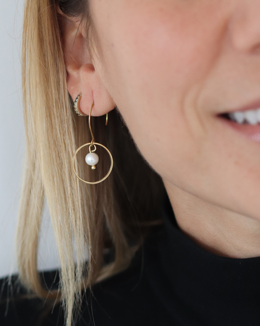 ONE PEARL EARRINGS