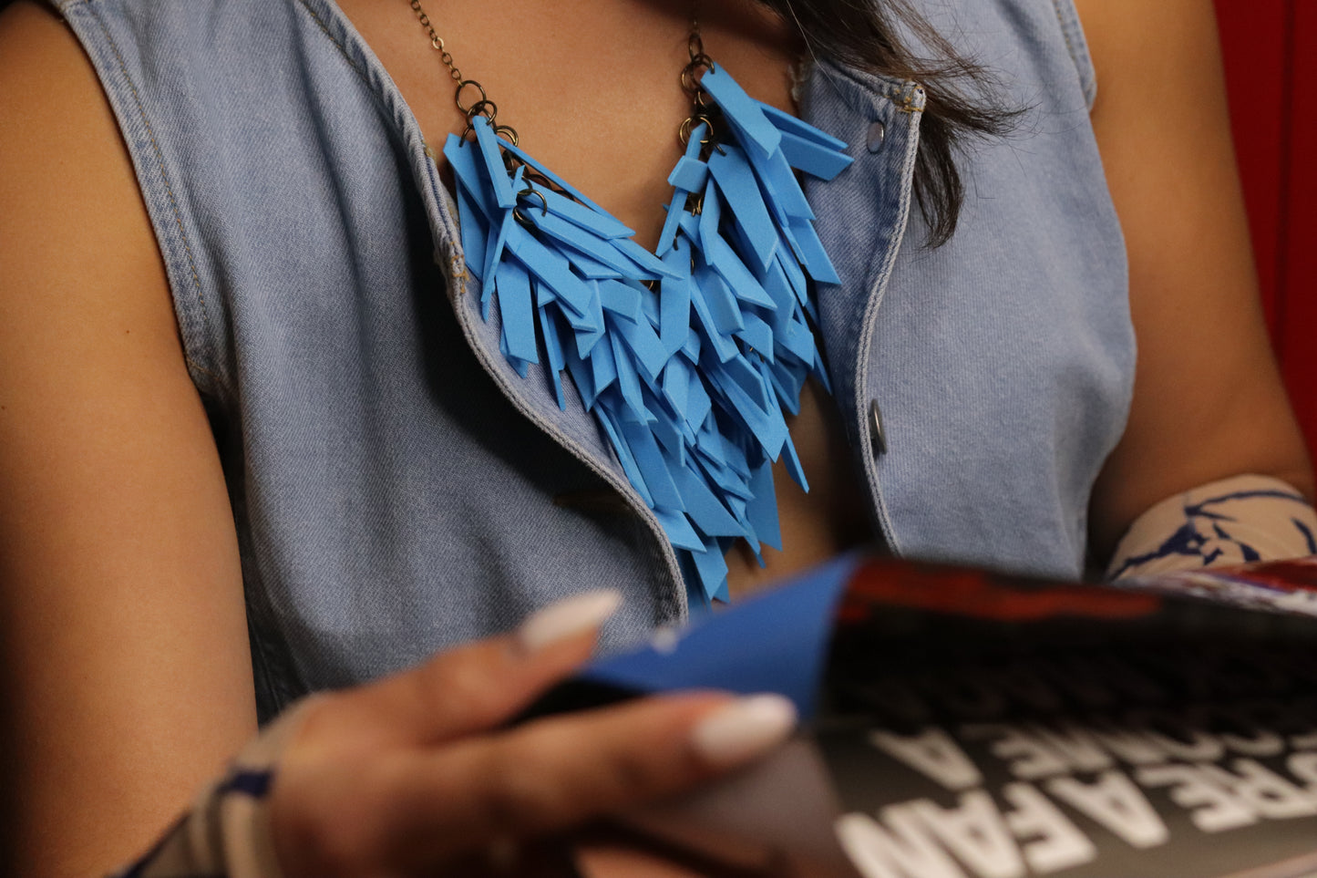 BLUE EXTREMELY LIGHT WEIGHT NECKLACE