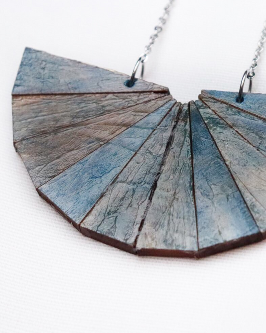 BLUE JEAN WOODEN NECKLACE