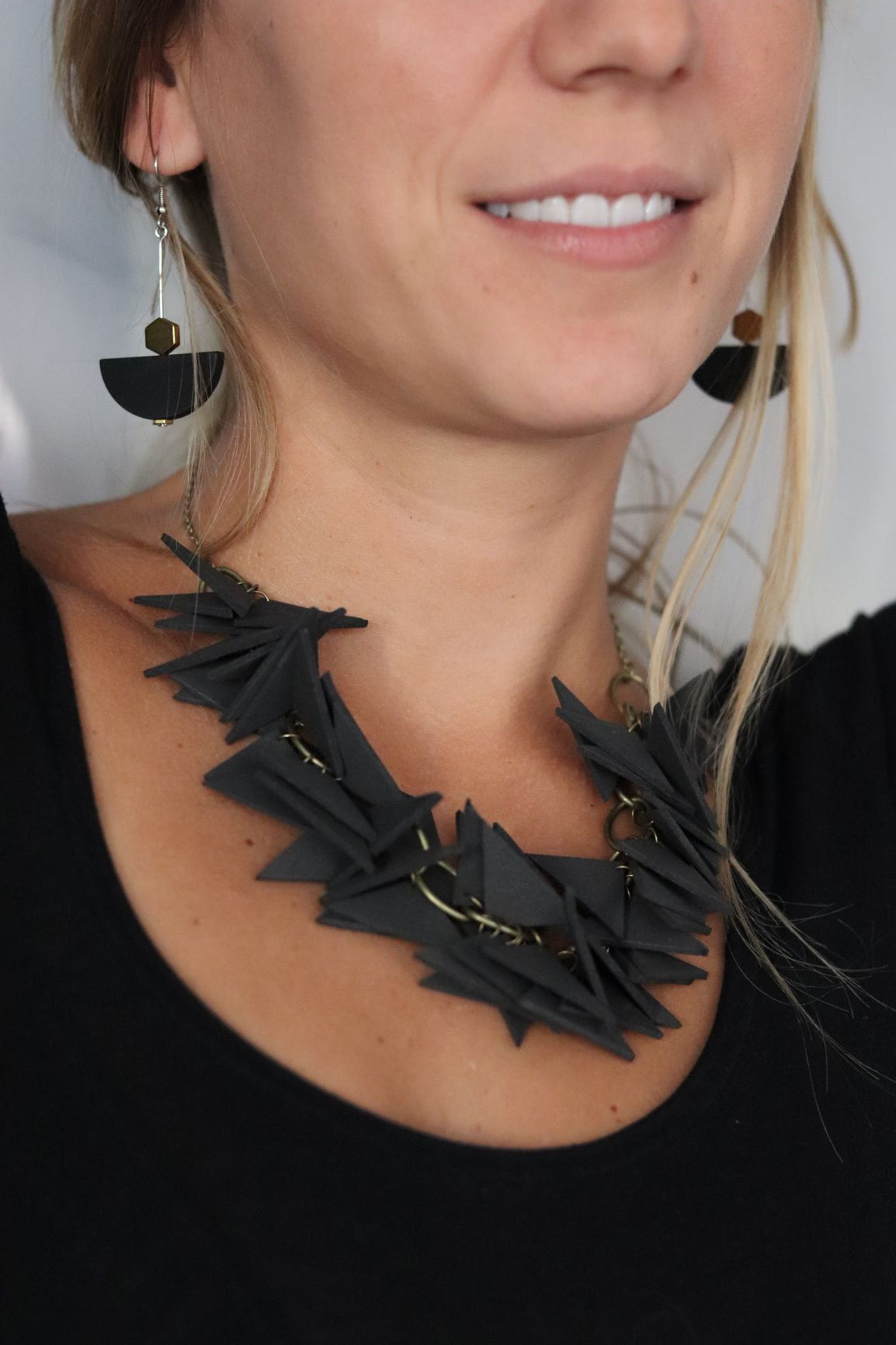 BLACK TRIANGLES SOFT NECKLACE