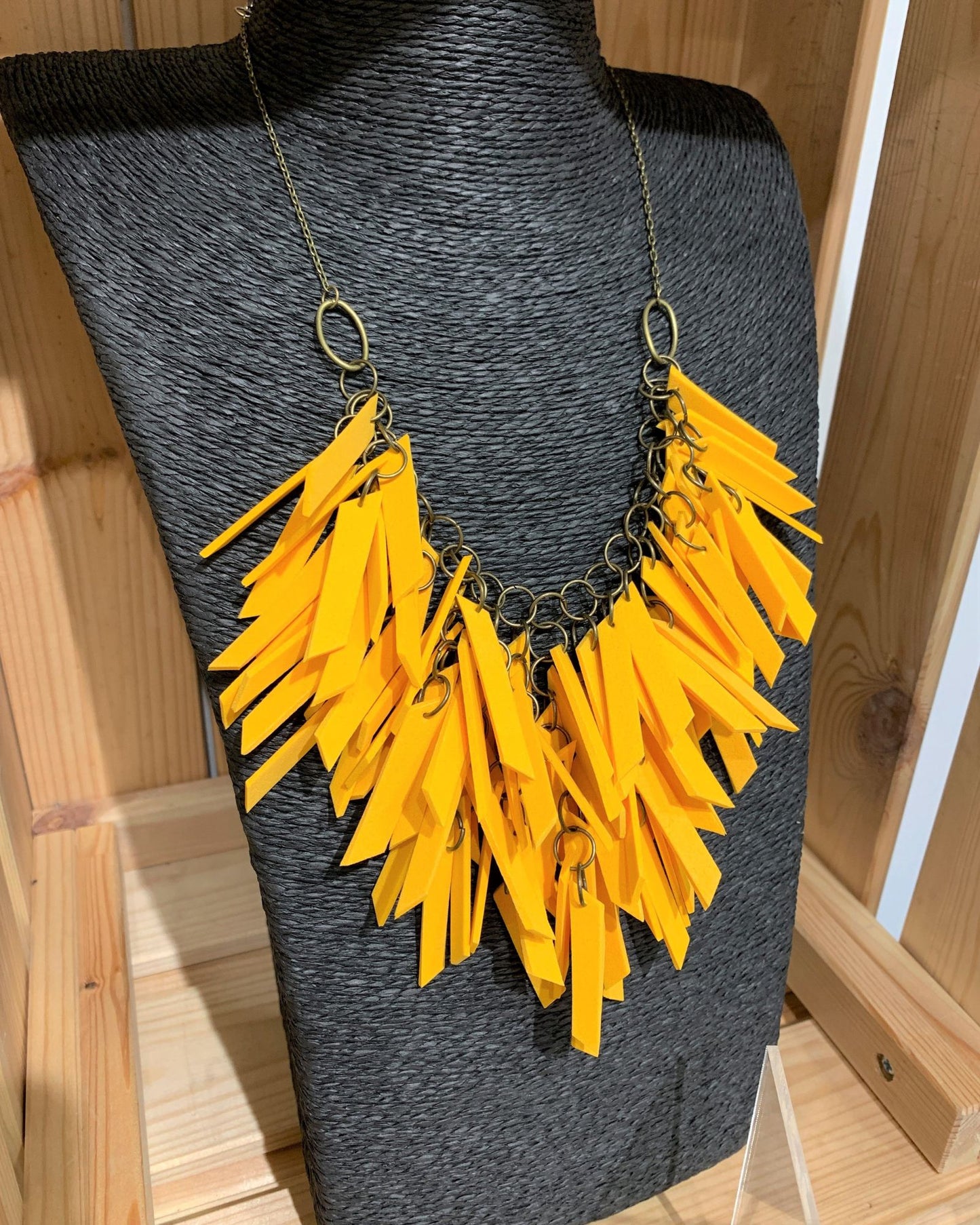 DARK YELLOW EXTREMELY LIGHT WEIGHT NECKLACE