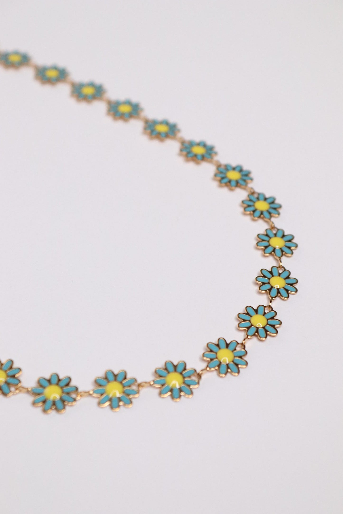 ONLY DAISIES BLUE NECKLACE